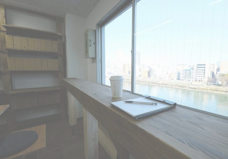 レトロビルに御堂筋を取り込んだオフィス