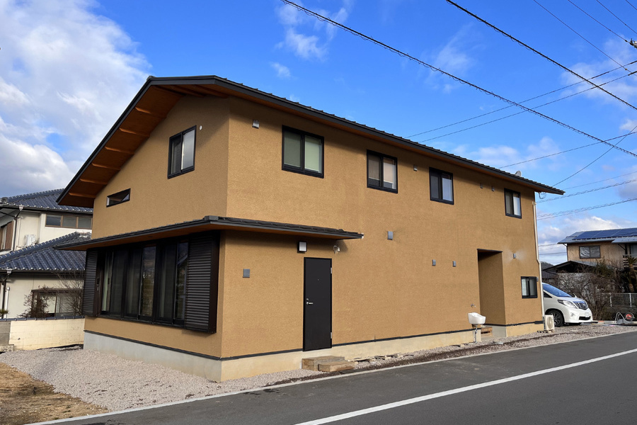 交通量の多い南側は室配置で遮音対策