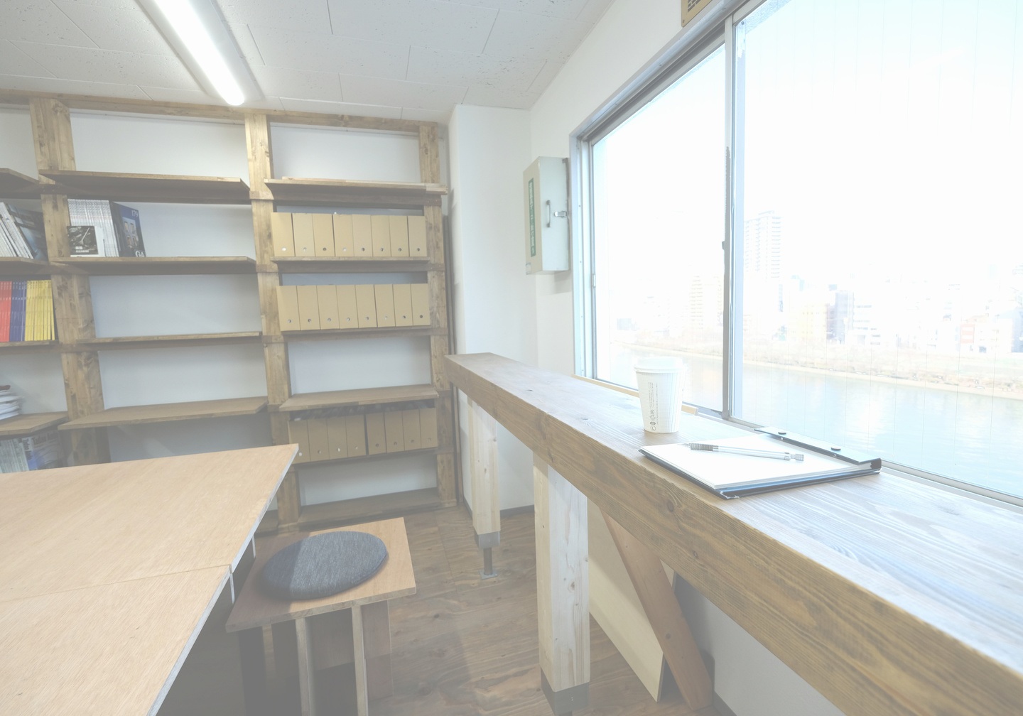 事業と景色をみせるアトリエ